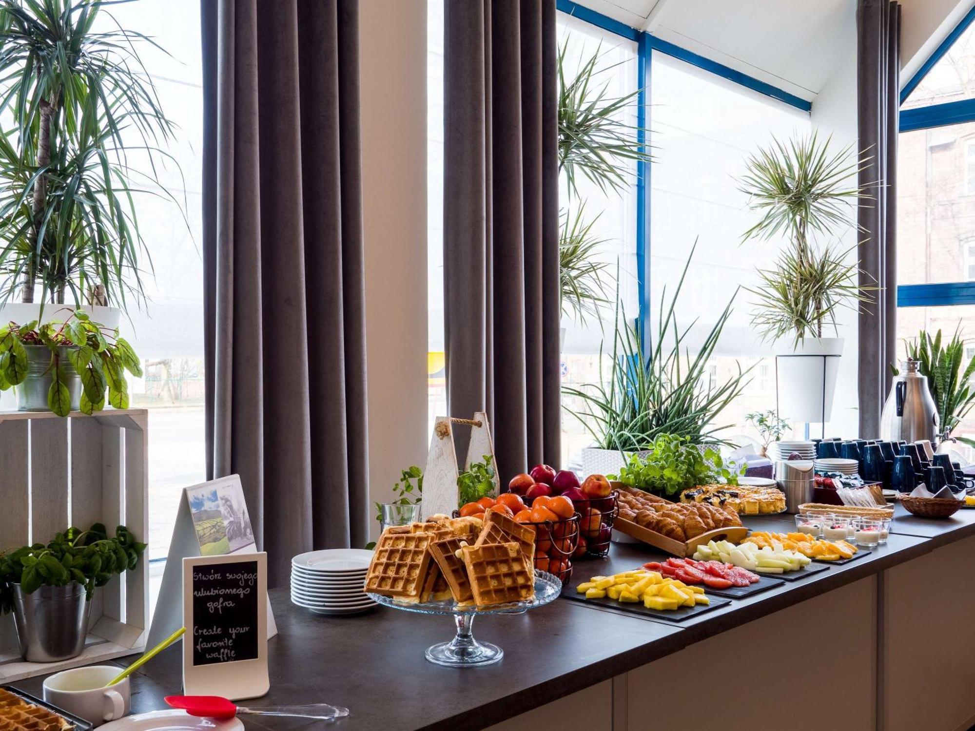 เมอร์เคียว ตเชสโตโชวา เซนทรุม Hotel เชสโตฮอวา ภายนอก รูปภาพ