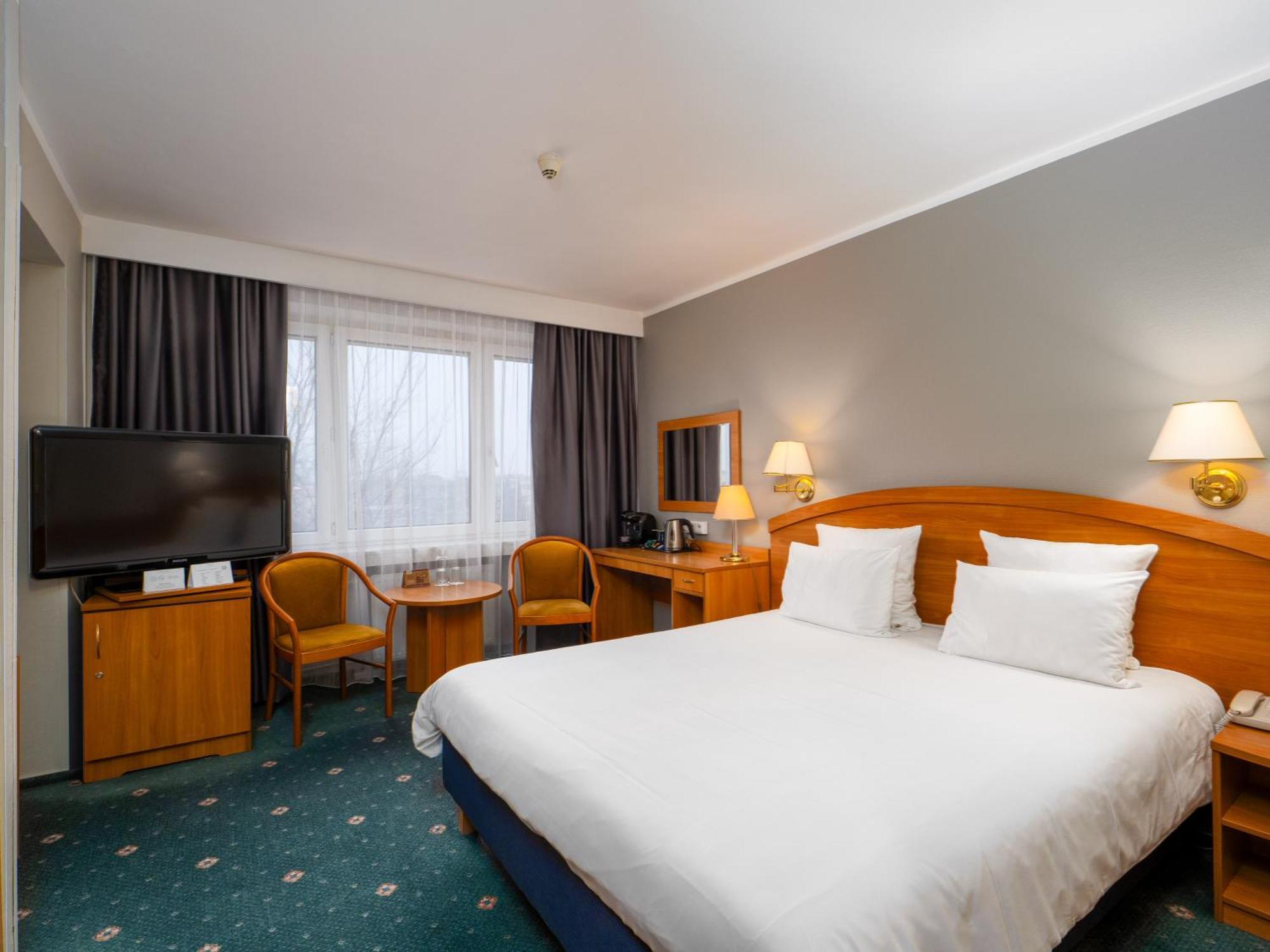 เมอร์เคียว ตเชสโตโชวา เซนทรุม Hotel เชสโตฮอวา ภายนอก รูปภาพ