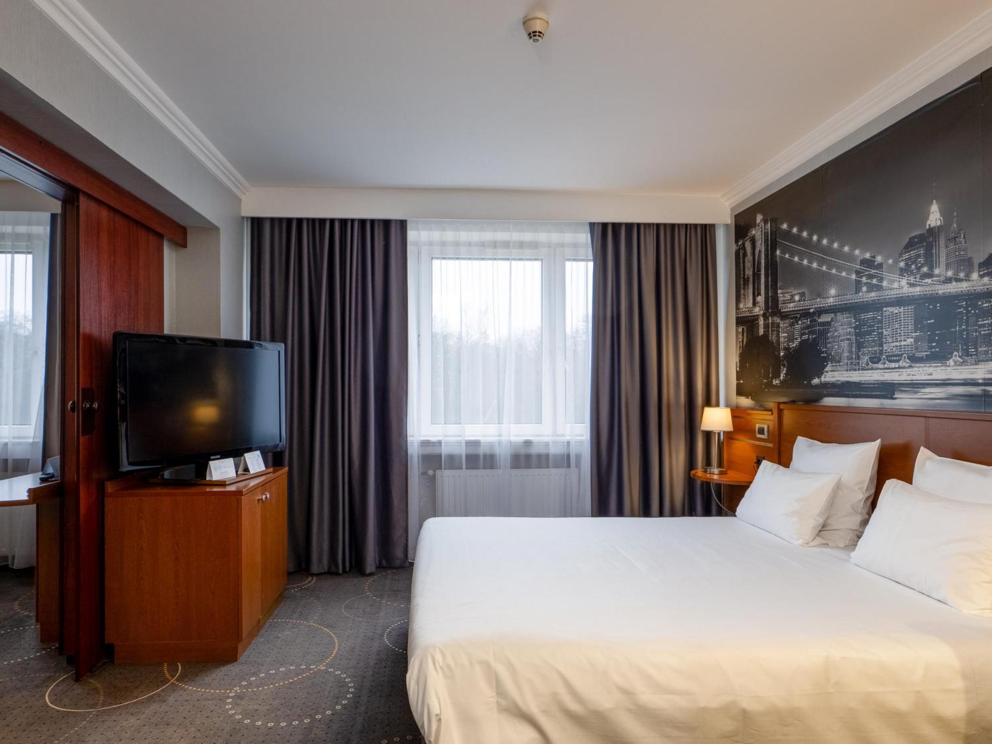 เมอร์เคียว ตเชสโตโชวา เซนทรุม Hotel เชสโตฮอวา ภายนอก รูปภาพ