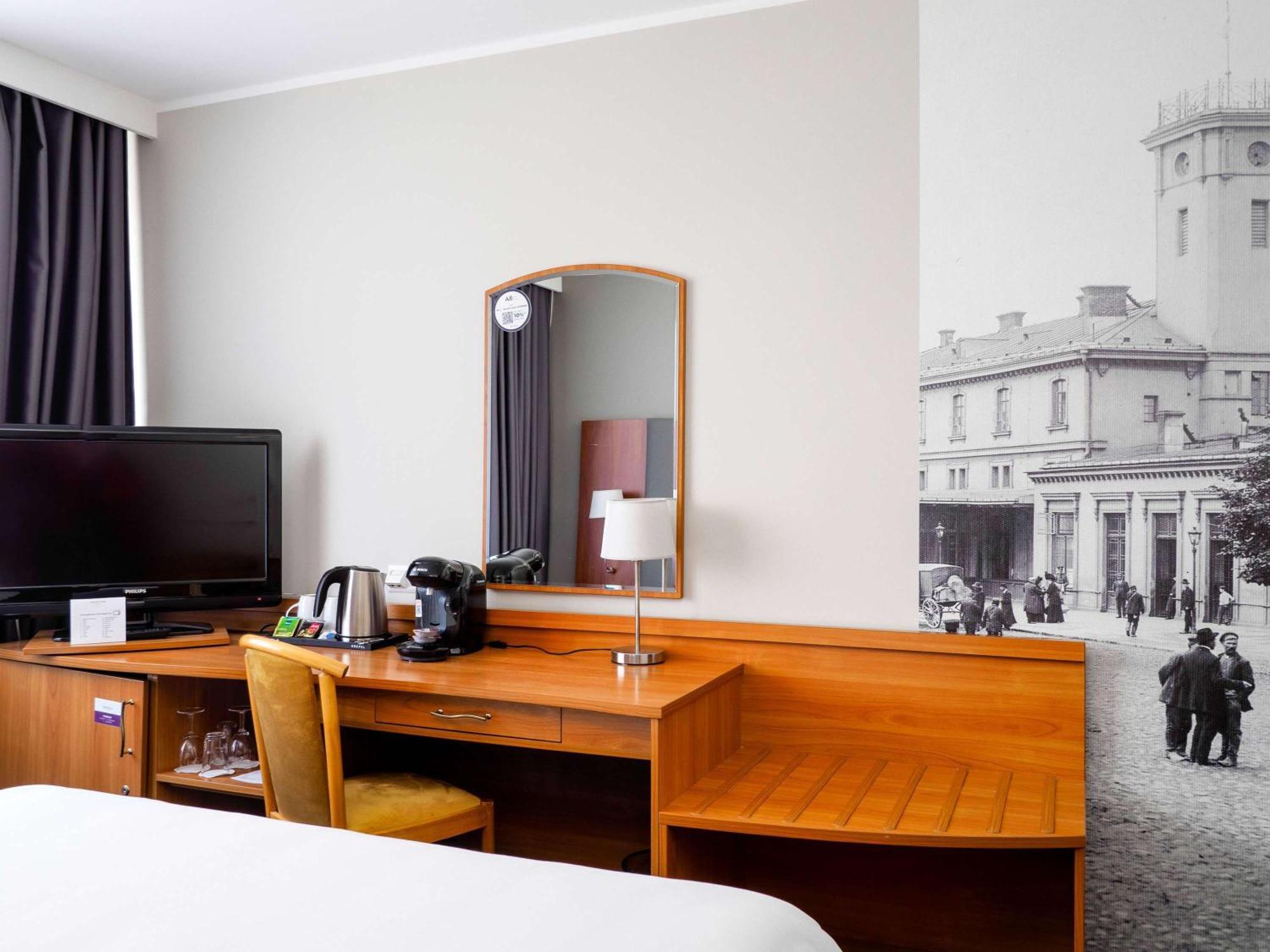 เมอร์เคียว ตเชสโตโชวา เซนทรุม Hotel เชสโตฮอวา ภายนอก รูปภาพ