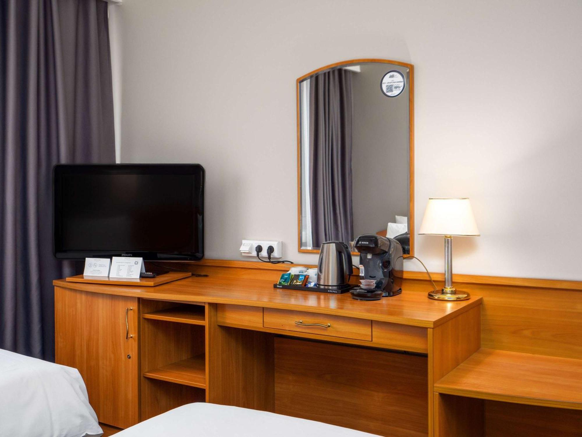 เมอร์เคียว ตเชสโตโชวา เซนทรุม Hotel เชสโตฮอวา ภายนอก รูปภาพ