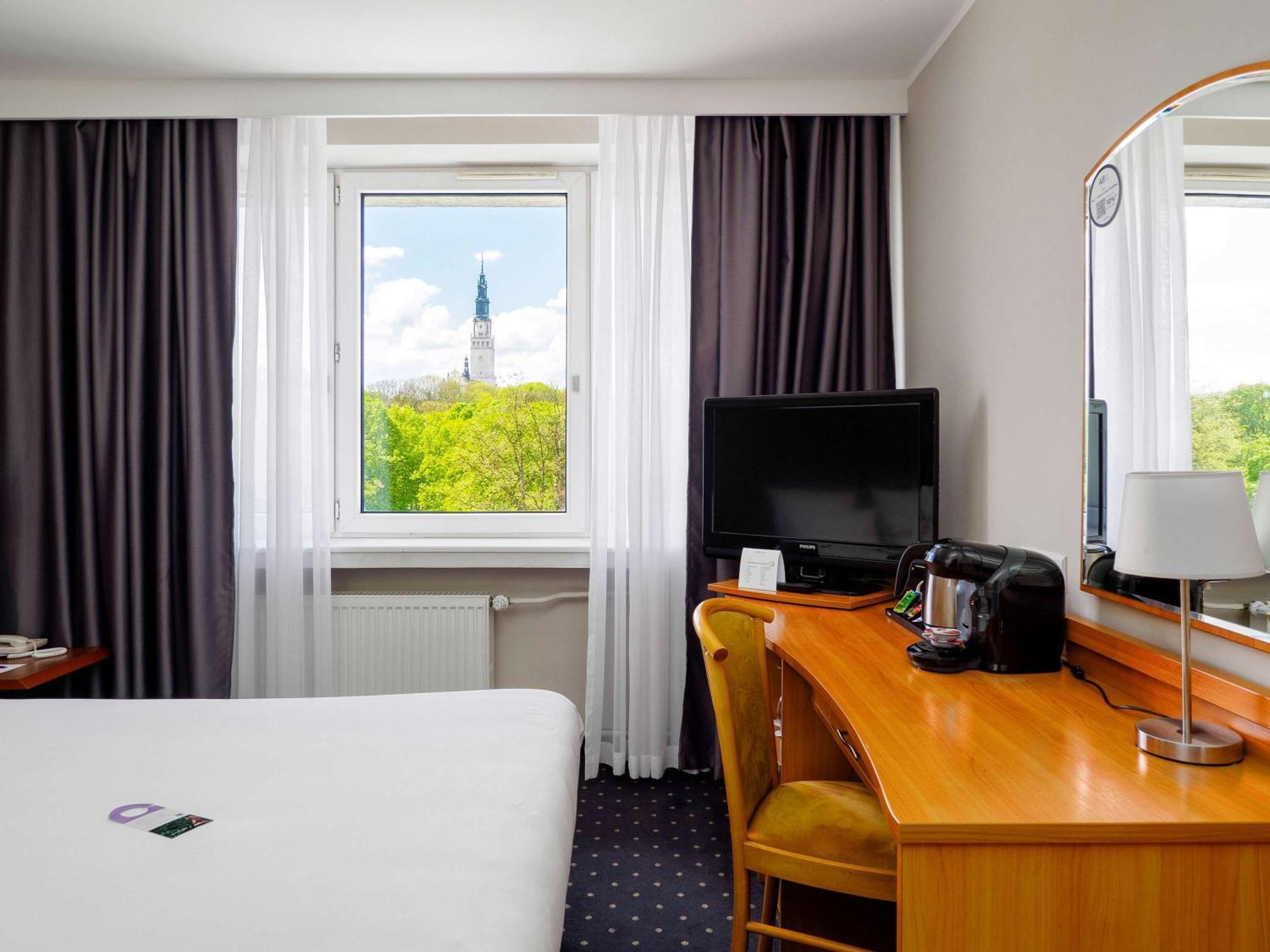 เมอร์เคียว ตเชสโตโชวา เซนทรุม Hotel เชสโตฮอวา ภายนอก รูปภาพ