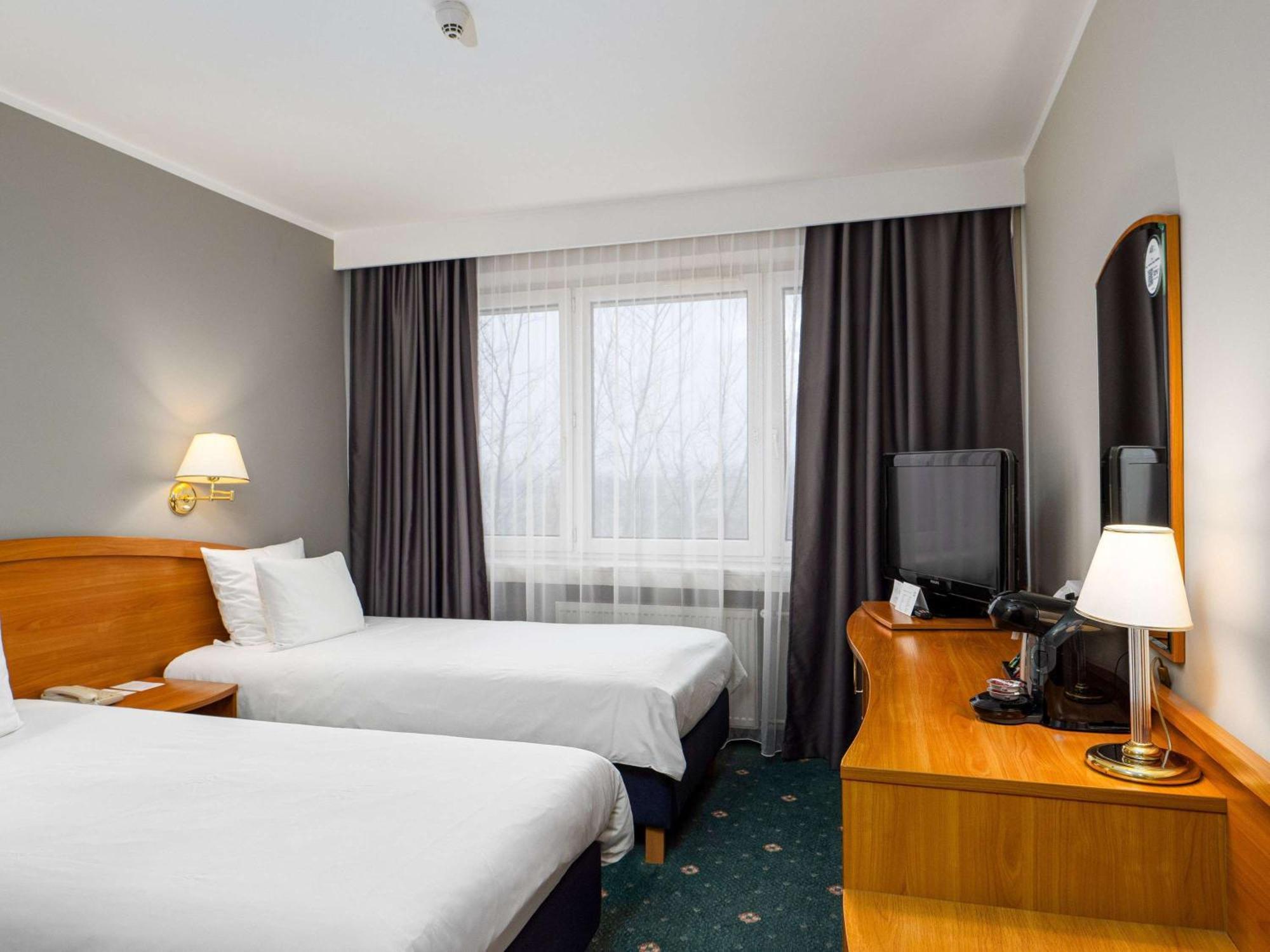 เมอร์เคียว ตเชสโตโชวา เซนทรุม Hotel เชสโตฮอวา ภายนอก รูปภาพ